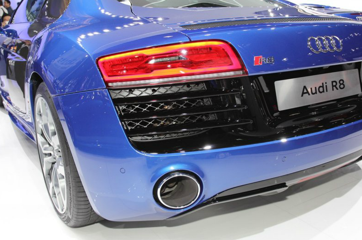 这款奥迪r8很出众,优雅的气质,给人满满的驾驶欲望