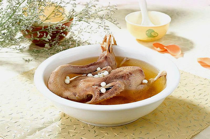 粤菜薏米绿豆老鸭汤做法,清热消暑又滋补,夏天就该吃鸭