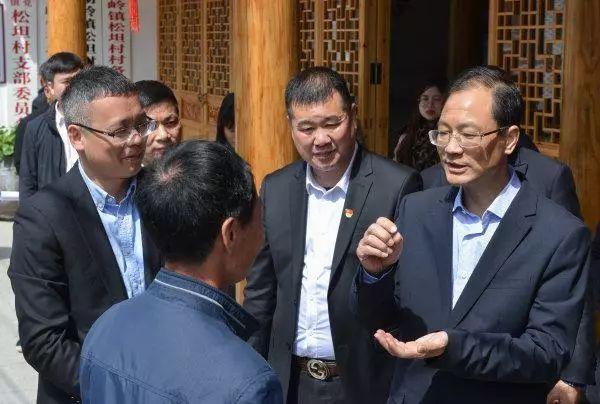 振兴动态|陈胜峰调研村(社区)规模优化调整,要求依法依规稳妥推进