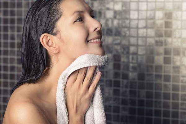 睡前洗澡,会导致体内湿气重?中医师:体质才是关键