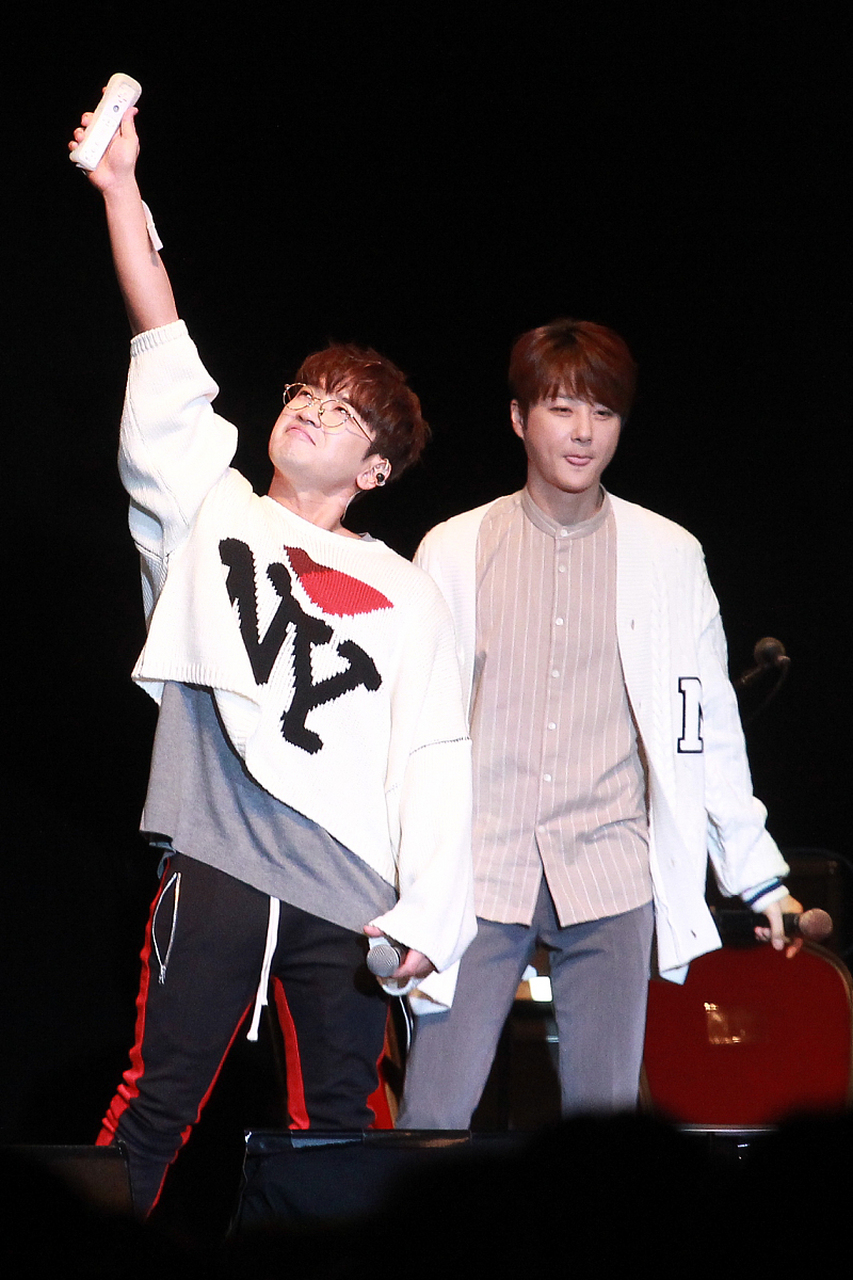 近日,娱乐圈中的知名人物蔡徐坤和姚译添在一次节目录制中,蔡徐坤