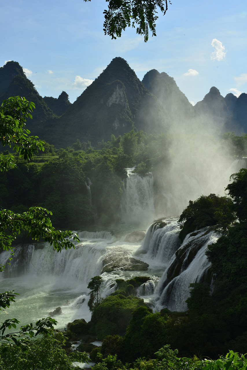 站在瀑布前,我仿佛感受到了大自然的磅礴之美,完全被震撼到了!