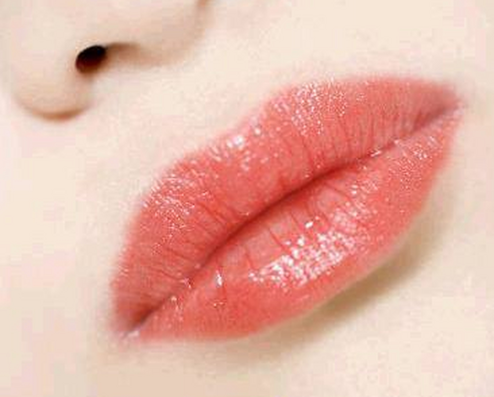 嘴大与樱桃小嘴的面相特征: 嘴大的人在做事比较大方,但有时在感情