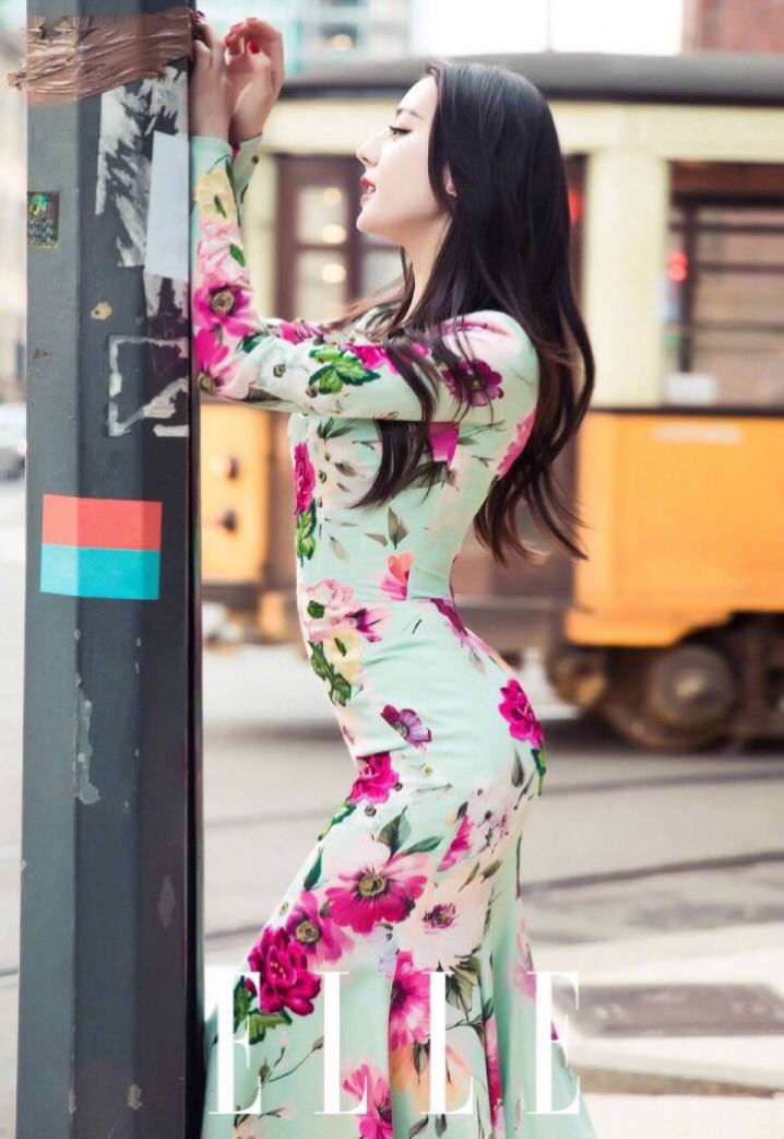 女明星穿旗袍,迪丽热巴完美穿出s型,刘亦菲有些俗气