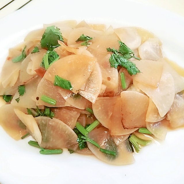 素炒萝卜片如此美味,动手尝试一下,你还说自己不爱吃萝卜吗?