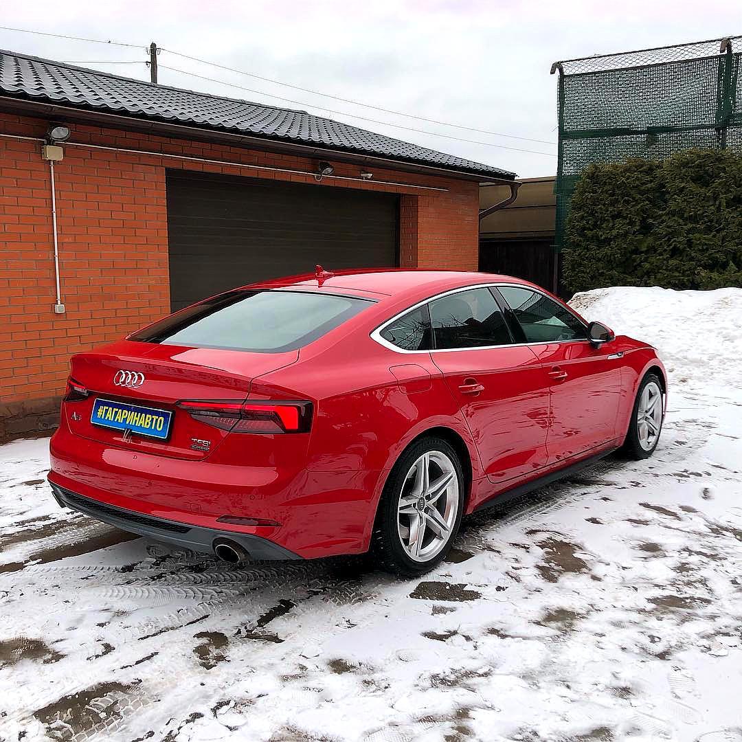 雪景实拍奥迪a5,高档双门轿跑车,美貌与尊贵并存