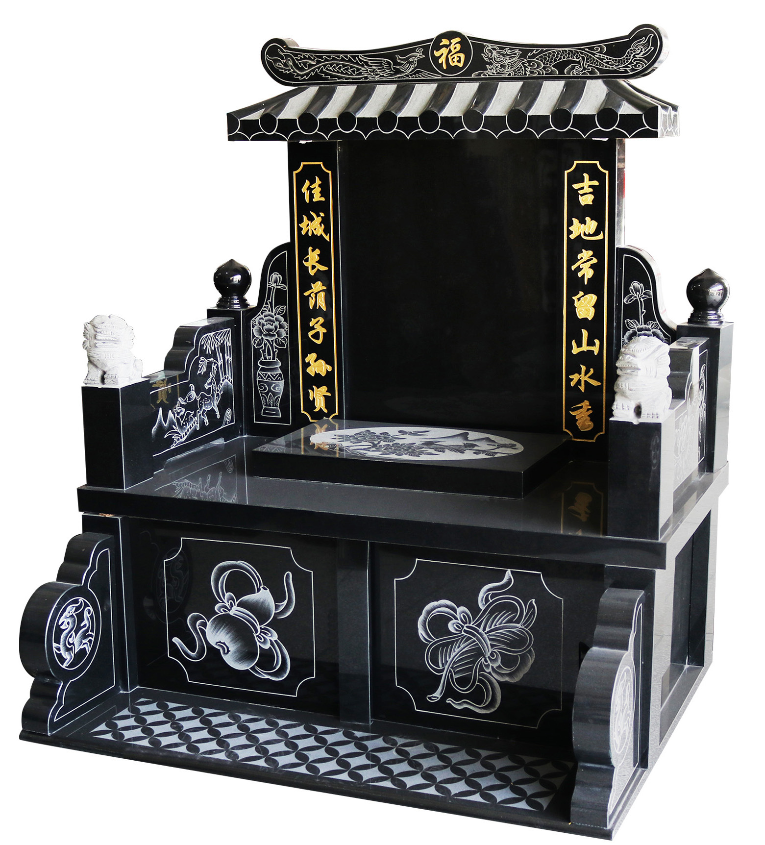 传统墓碑制作精细,造型美观,蕴含深厚的文化内涵