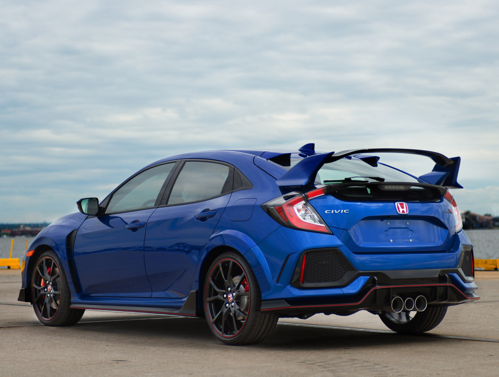 "不怕跑车911,就怕本田带红标",遇到这款车躲得越远越好