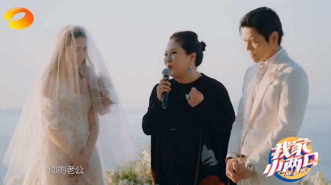 [图]我家小两口：向佐郭碧婷太甜了！婚礼现场首次曝光，两人深情对望