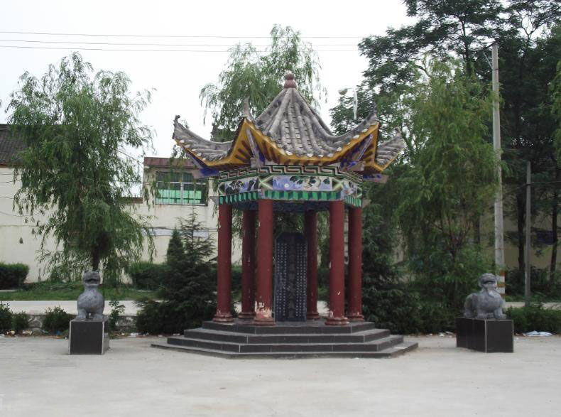 十八宿之首,他是新野最有名的历史文物,邓禹故里有一块巨大的古石碑