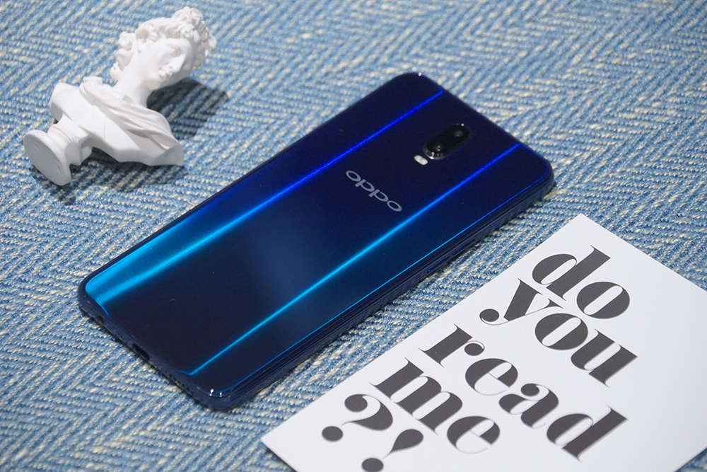 oppo r17真机图赏:水滴屏,屏占比达91.5%,水与光的流动之美