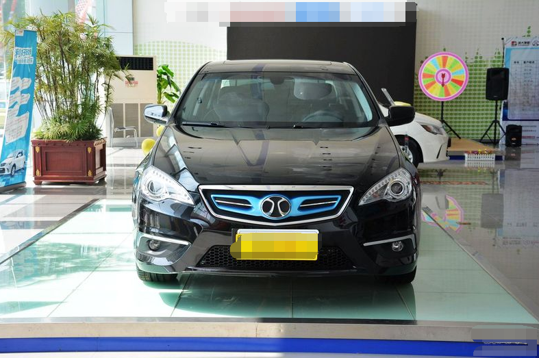 北汽新能源es210的汽车解析外观大气沉稳科技感十足