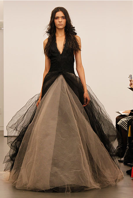 假如你要结婚,来自幽深丛林黑色婚纱,你会选择哪一套惊艳全场!