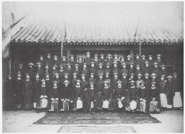 1919年北大校服图片
