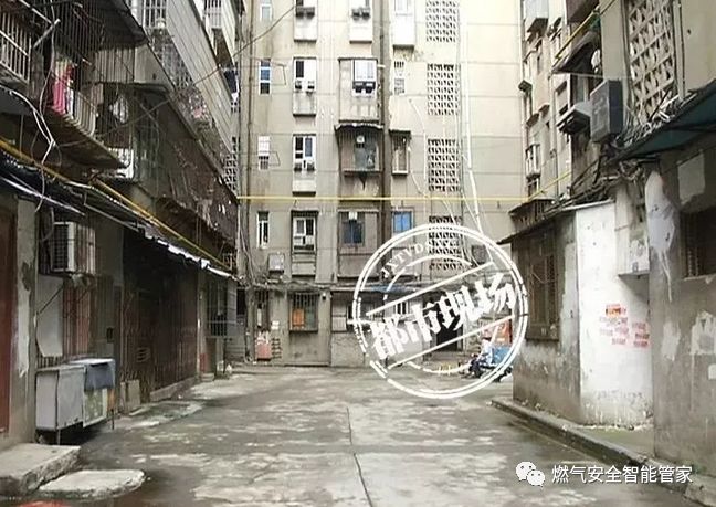 【爆炸新闻】南昌一居民家液化气闪爆,八旬老夫妻被炸伤入院!