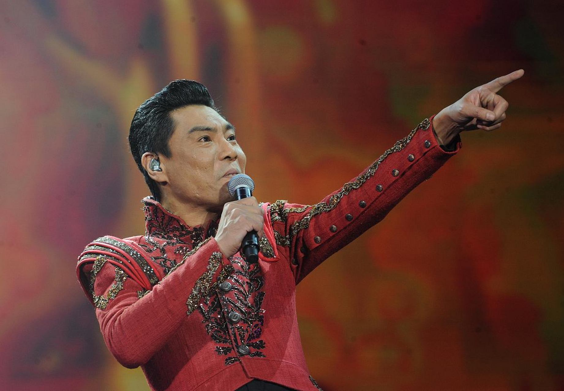 歌词中"我心中,你最重,悲欢痛,生死重,来世也当称雄,归去斜阳正浓"!