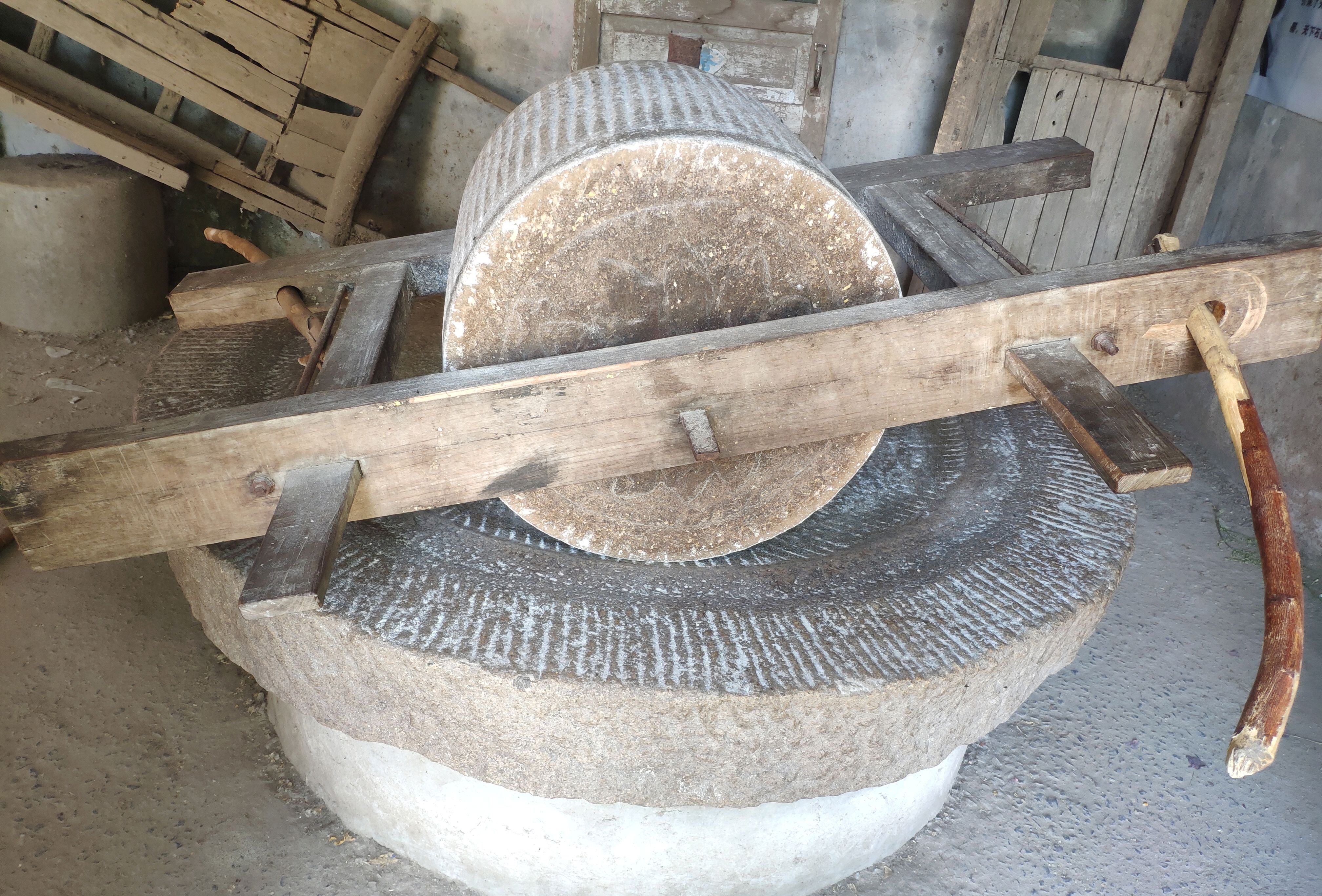 乡村老物件石碾 满满的回忆