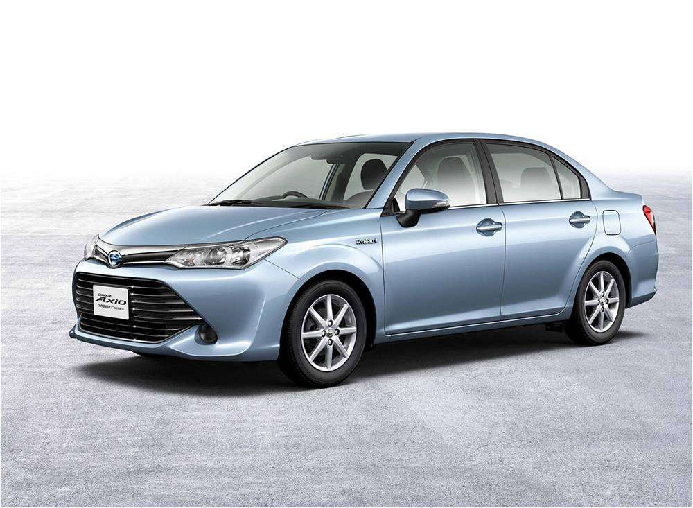 日本丰田教练车版本corolla axio把关新手驾驶考试