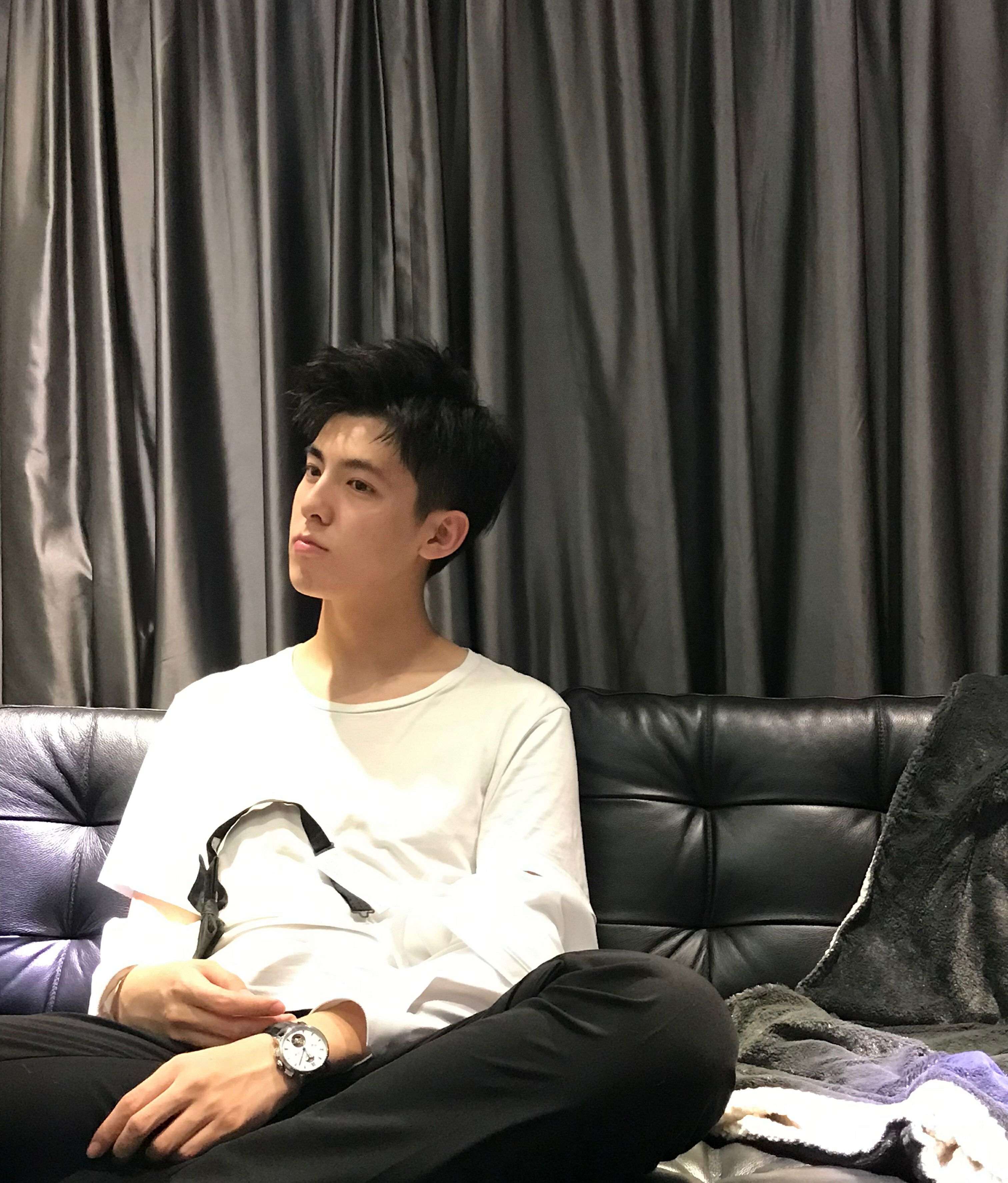 电影学院校草,因长似吴亦凡而走红于网络,被誉为"最帅校草"!