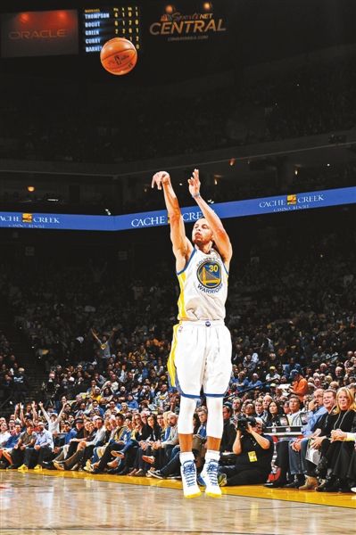 联盟三分球当道,波波维奇无奈,收视下滑,小球给nba带来了什么