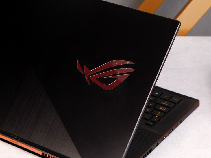 300hz大屏幕助力视觉新体验!rog冰刃3s plus旗舰级游戏本评测