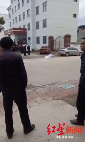 男子当街残忍杀妻,"嫌犯曾为女方和原配离婚"