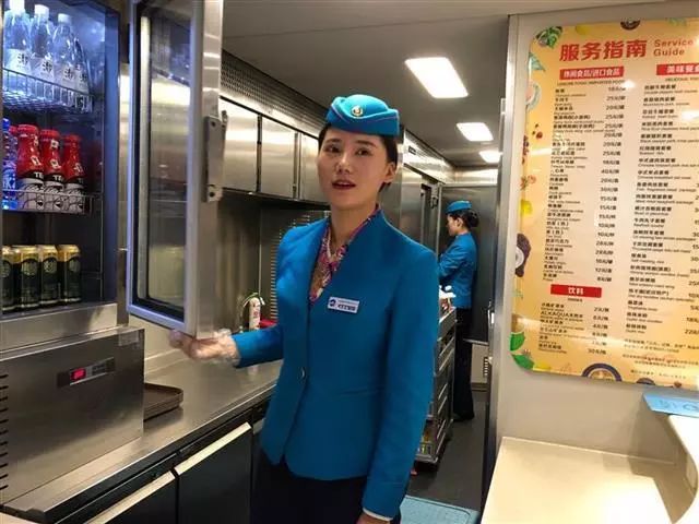 高铁餐饮搭上互联网:官网下单,几分钟零食到座!