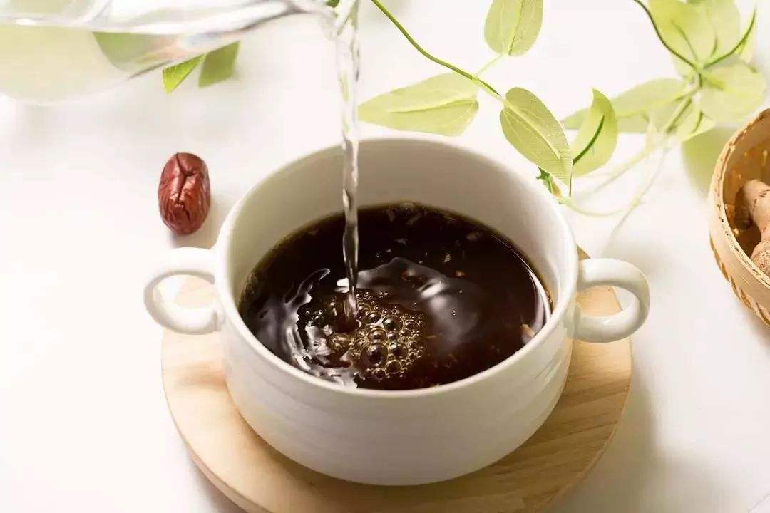 艾草被称为大艾叶,你知道吗?那我们泡水喝有什么功效吗?