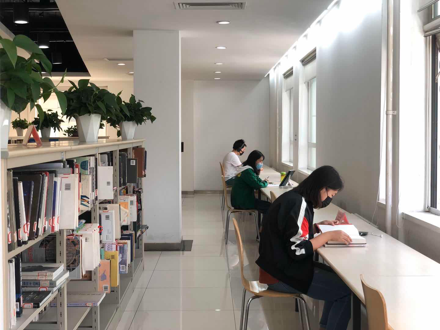 今起,东城第一图书馆和王府井书店图书馆开放
