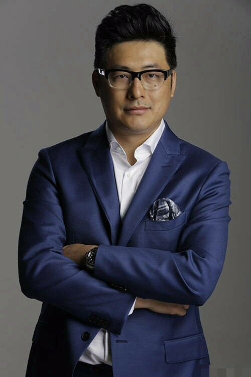 王岳伦与年轻女子单独幽会!李湘霸气回应:快滚!