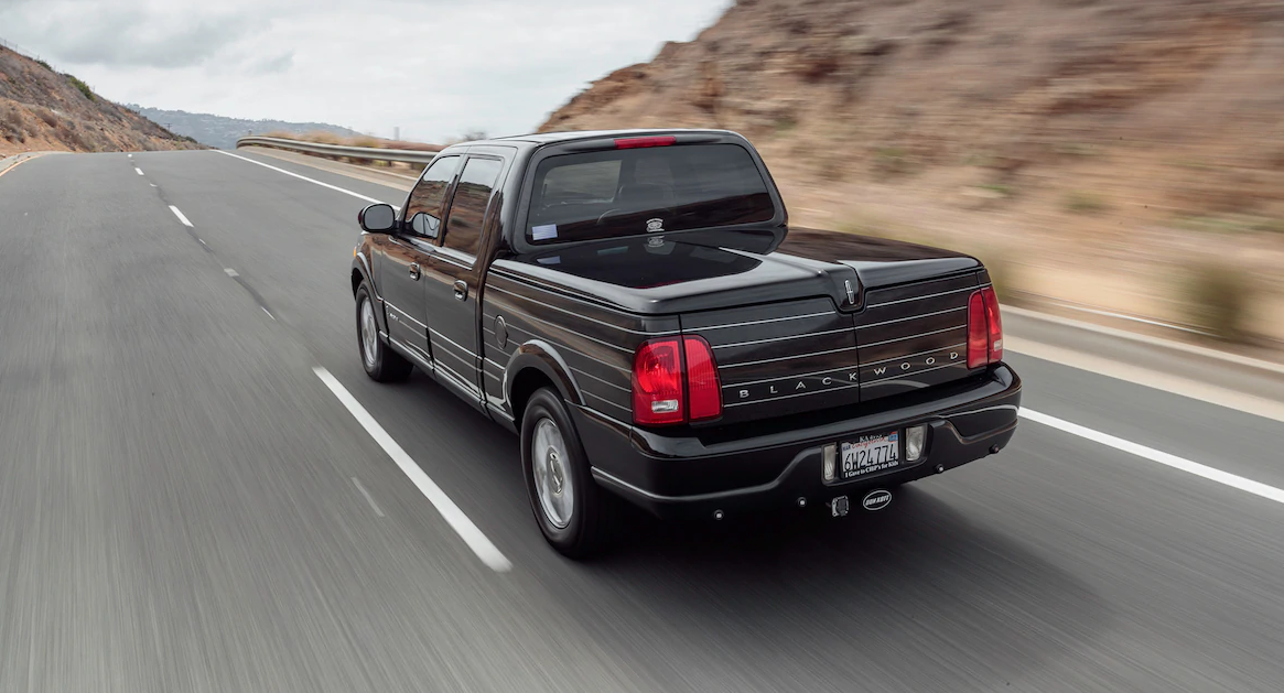 林肯布莱克伍德:福特v8发动机和四速自动变速器呈现完美的动力