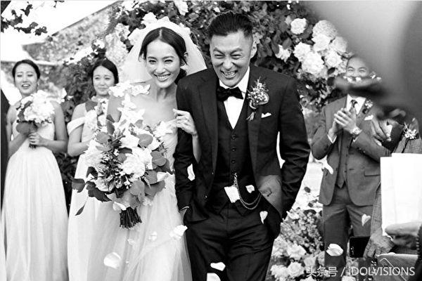 余文乐宣布当爸 保护爱妻王棠云藏孕肚