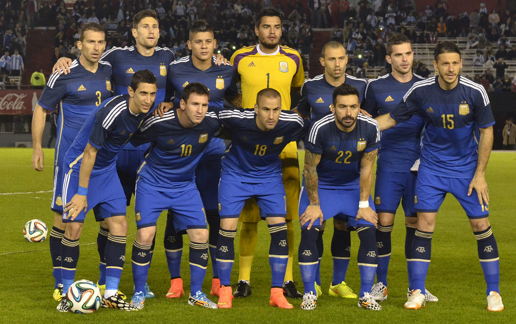 恭喜阿根廷队在玻利维亚主场3:0大胜玻利维亚,起初还以为阿根廷这场