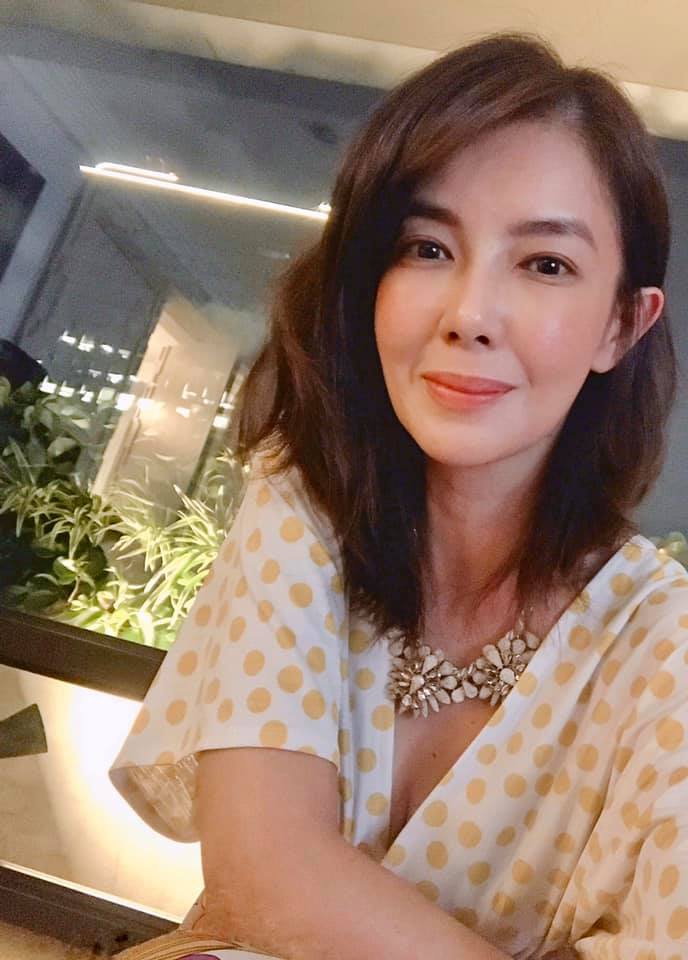 组图:48岁林美贞懒理前夫孙兴新恋情 发鸡汤文配美照身材苗条