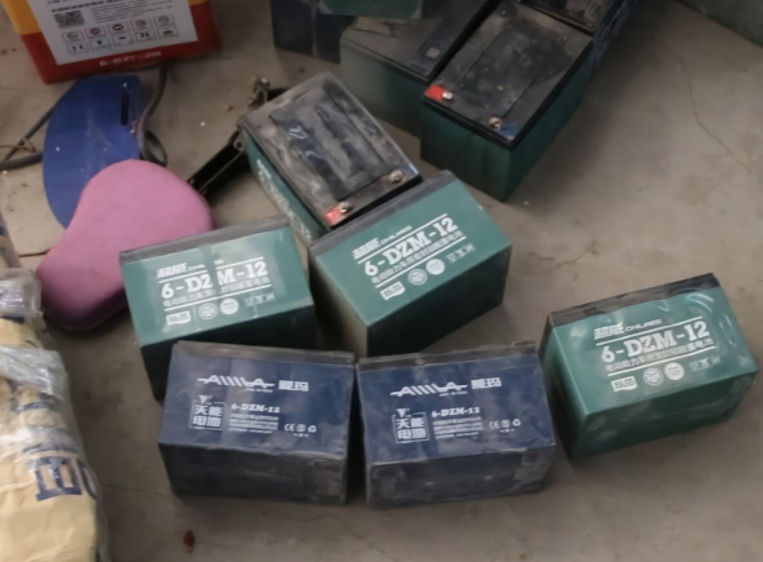 电动车电瓶怎么买好的电瓶呢图片