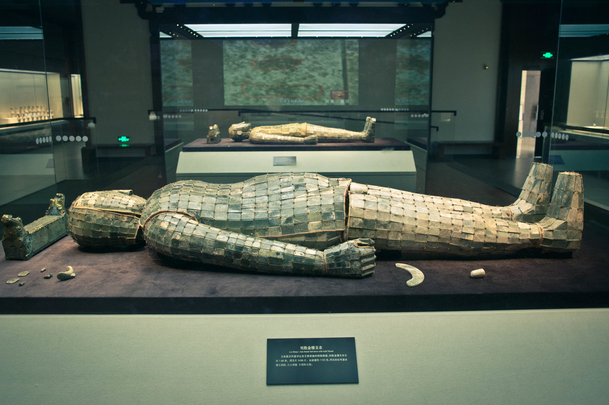 古籍记载的"金墓",曹操盗走72船黄金后,考古家又挖出24亿文物