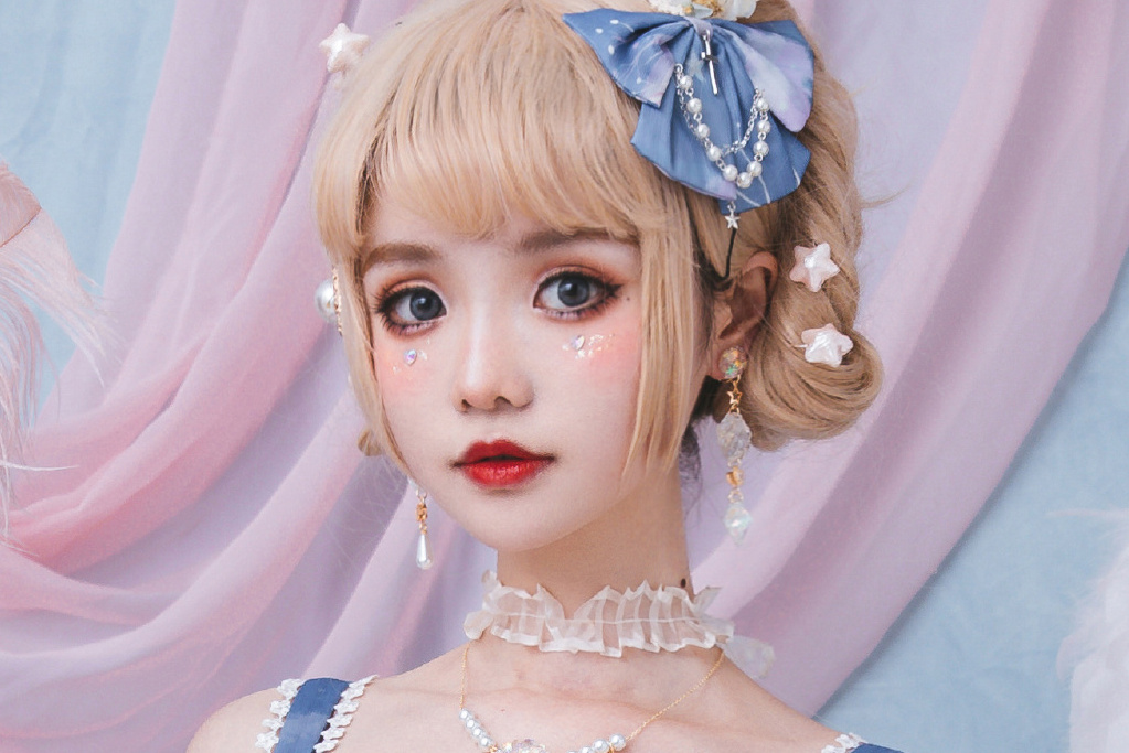 不会化妆的萌新lo娘,应该怎样上妆才能让口红不掉色?