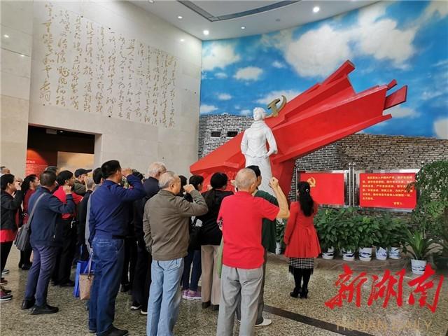 留芳岭社区组织基层党员走进红色教育基地