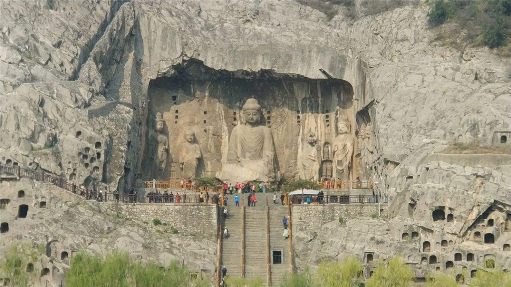 世界史:龙门石窟称龙门为伊阙,又称伊阙石窟,是著名石窟寺之一