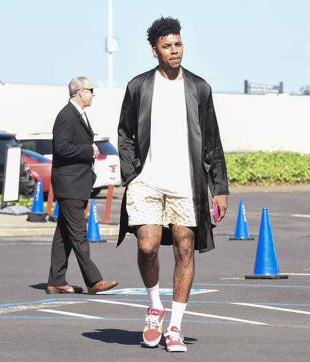 尼克-杨发布自己的场外休闲打扮:舒适男孩