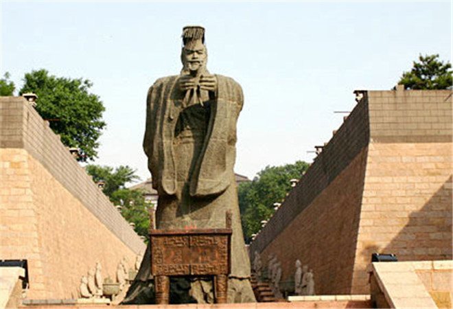 整军纪蒙恬大灭齐国,灭匈奴修建长城,他一生无过而亡