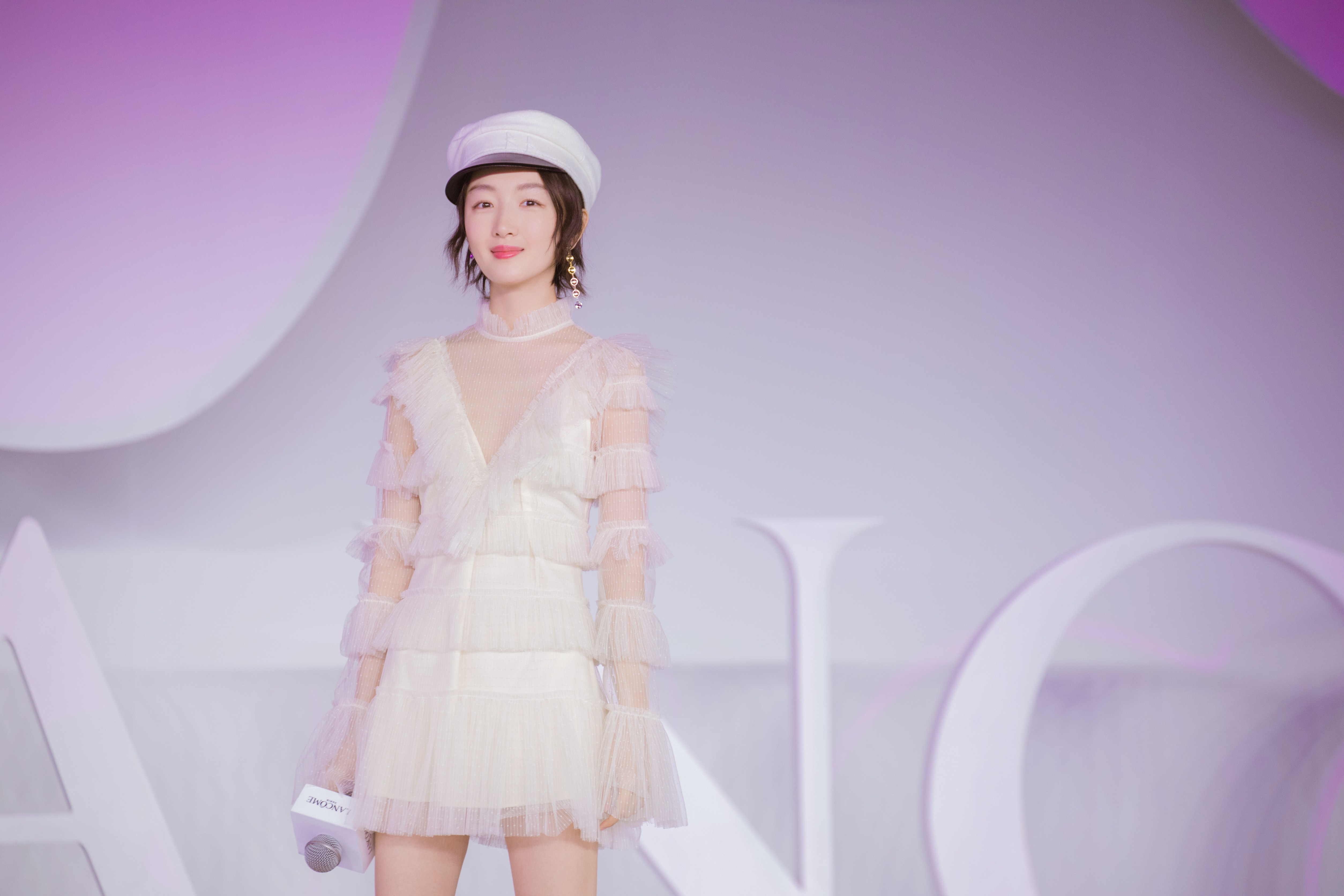 周冬雨和angelababy私下里也真的是太有趣了吧