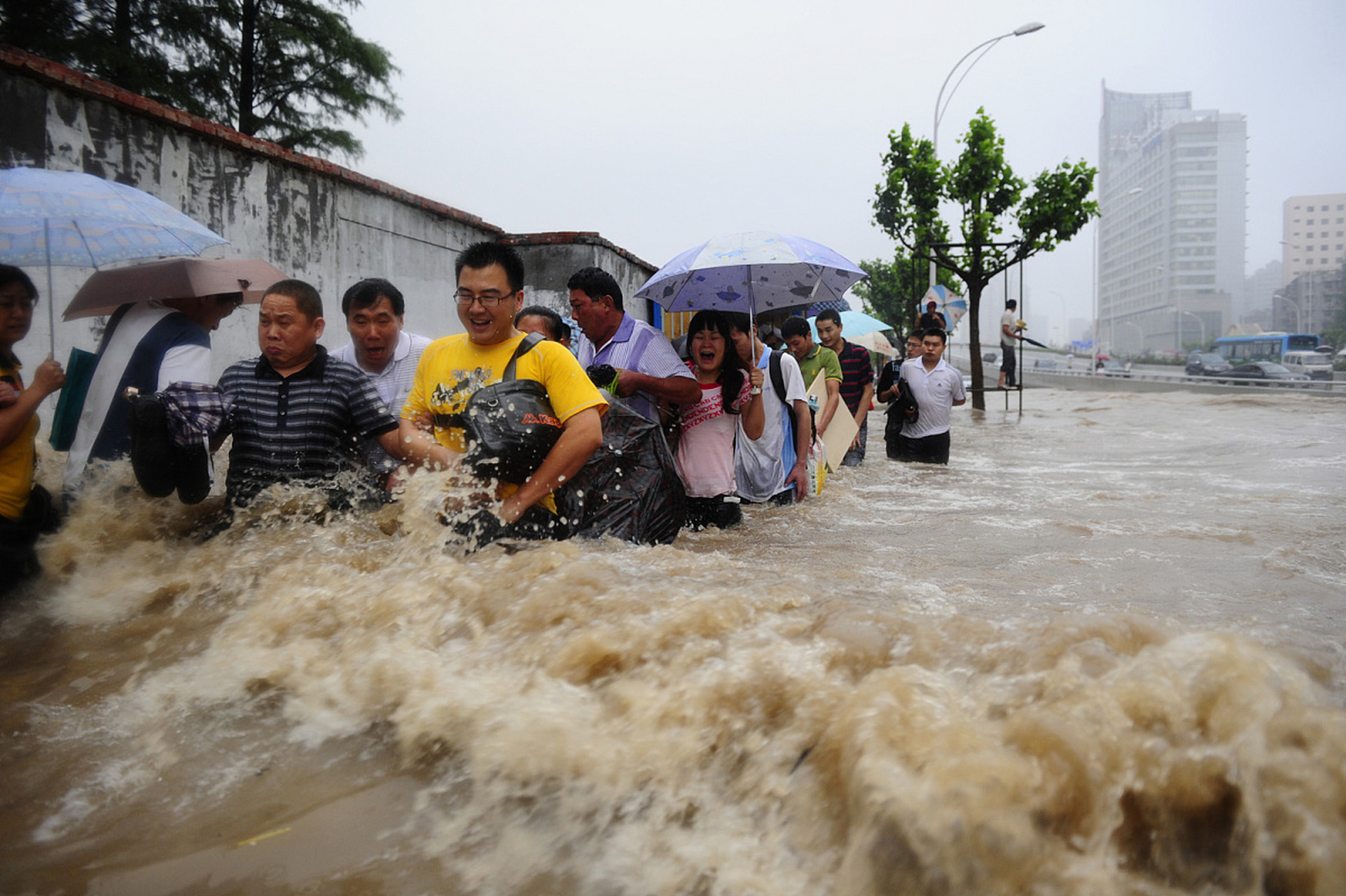 大灾面前,中国人的团结无人能及——以此次河北洪水为例  当前,河北省