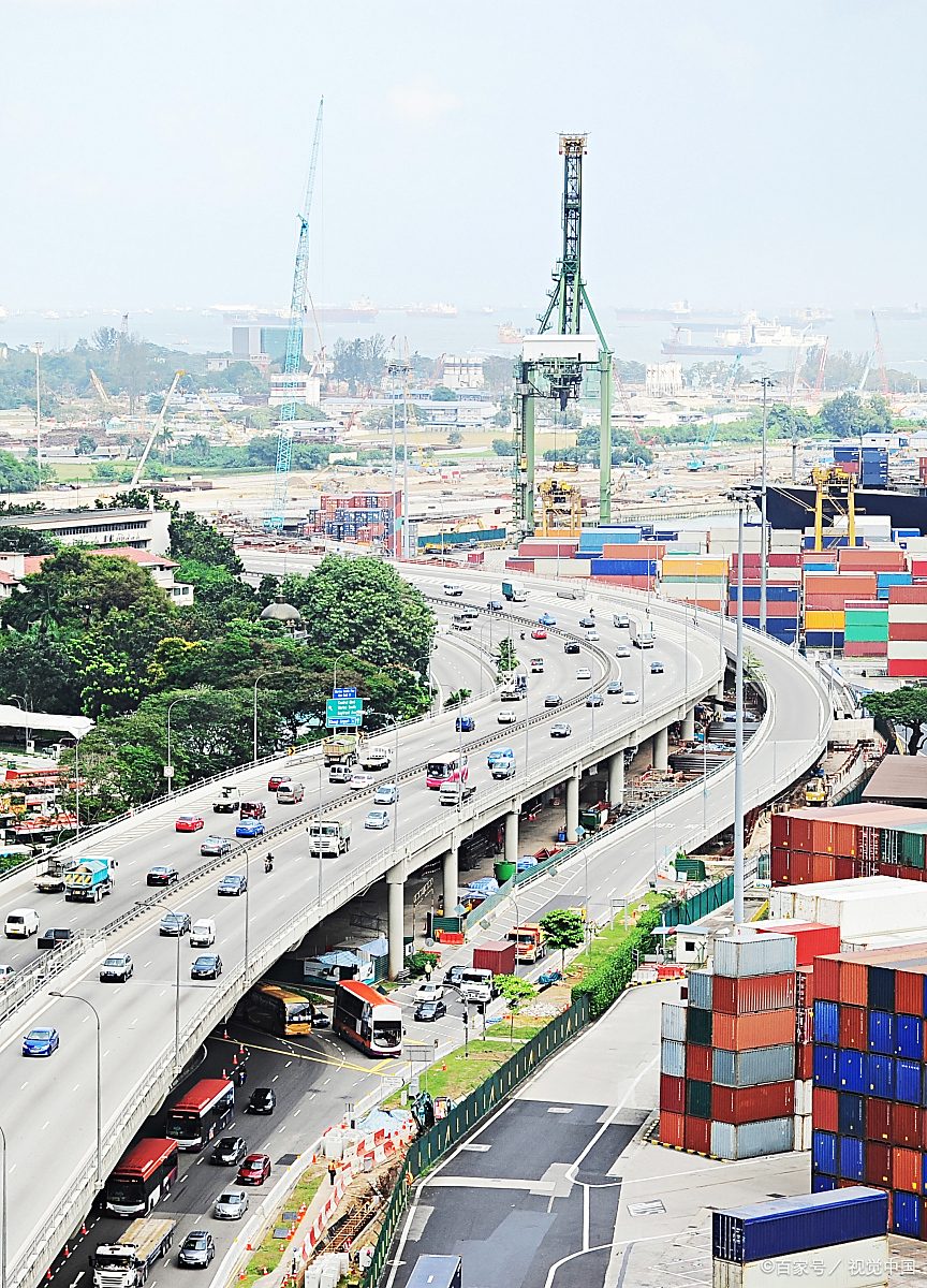 黄埔新港位于广州市黄埔区,是一个繁忙的港口