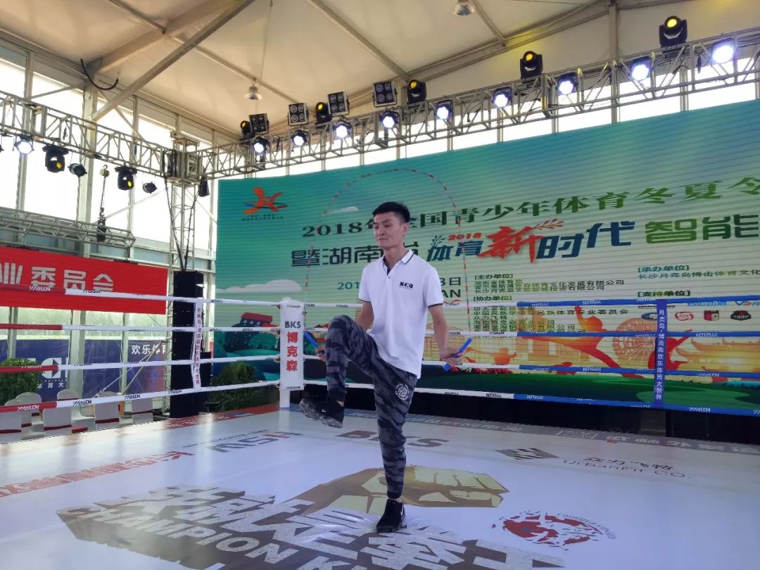 欢乐体育大世界狂欢不打烊 跳绳世界冠军张少华现场授艺