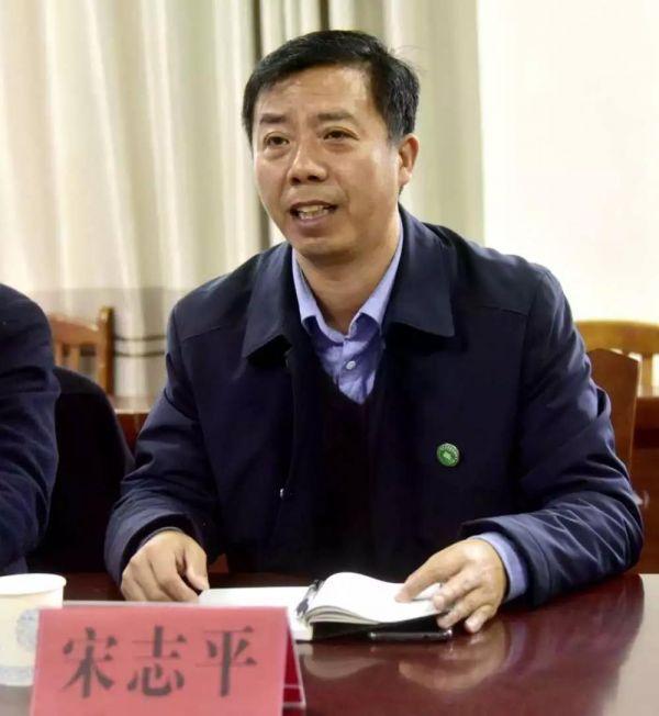 宿迁市钟吾初级中学校长宋志平一行赴新沂市学习家校协同育人创新经验