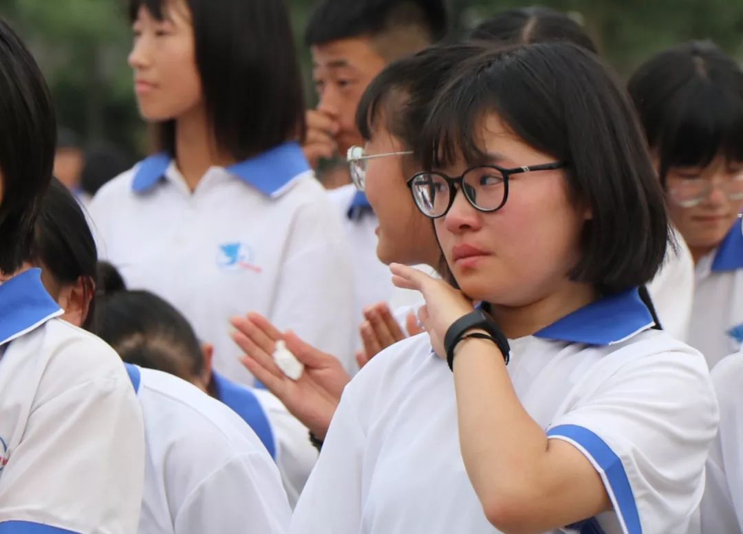 育英学校初中部举行2019年毕业典礼!