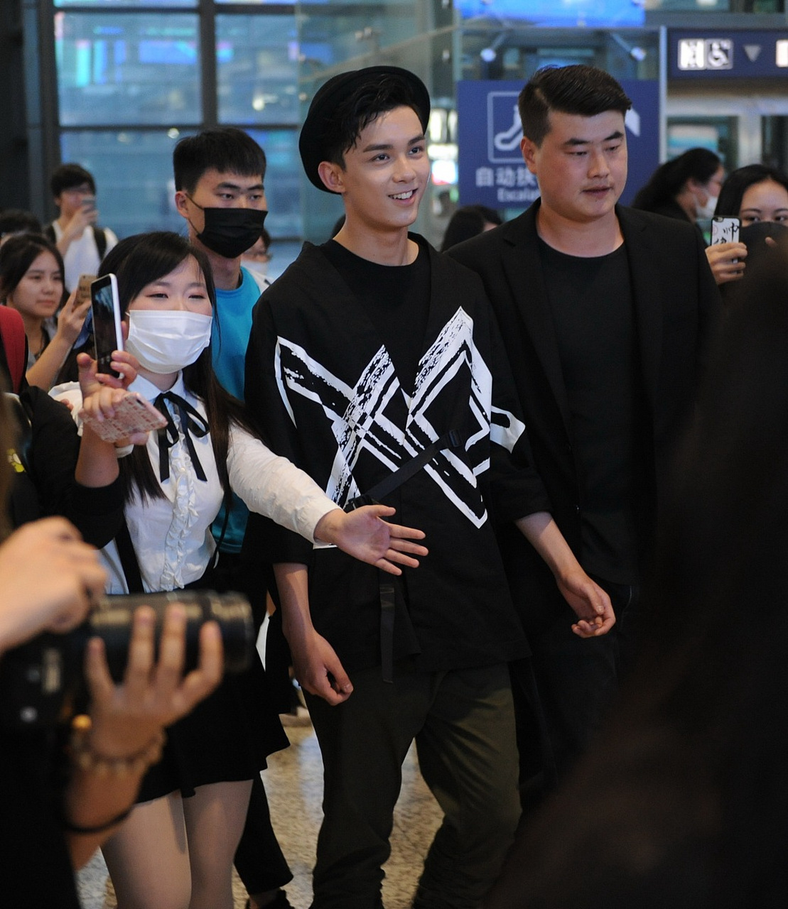 吴磊这小伙子,杭州路演真是火到不行!