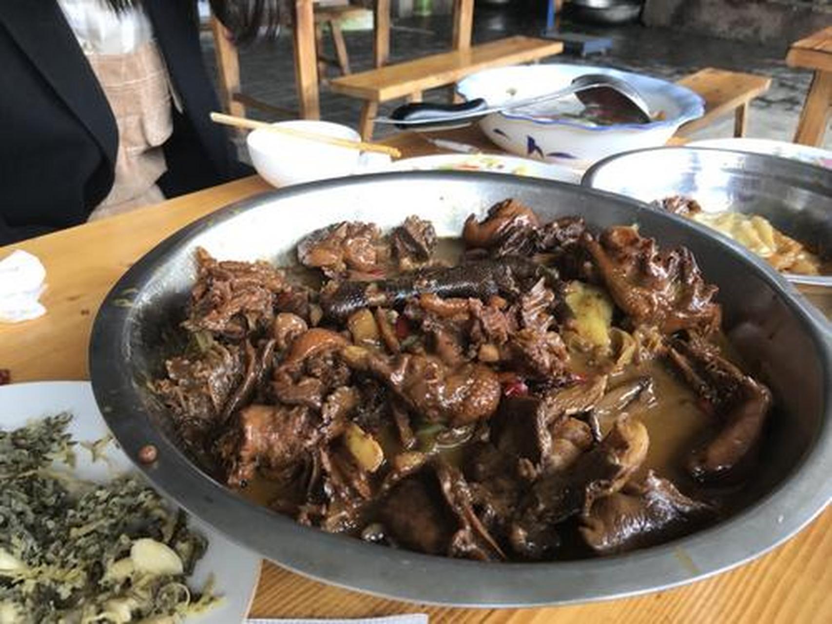 百城百味#【宿州市美食】皇藏峪蘑菇鸡:由皇藏峪野生蘑菇和本地土