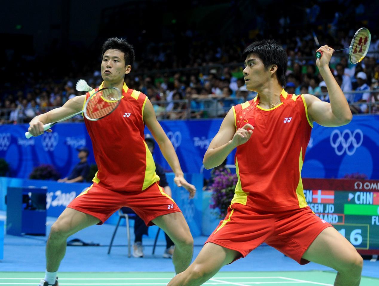 羽毛球世锦赛男子双打冠军,如今39岁成这样,被网友谴责自大!